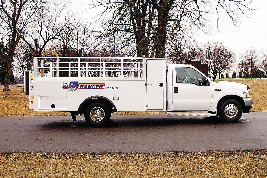 1302elitefleetservicetruck 10125431