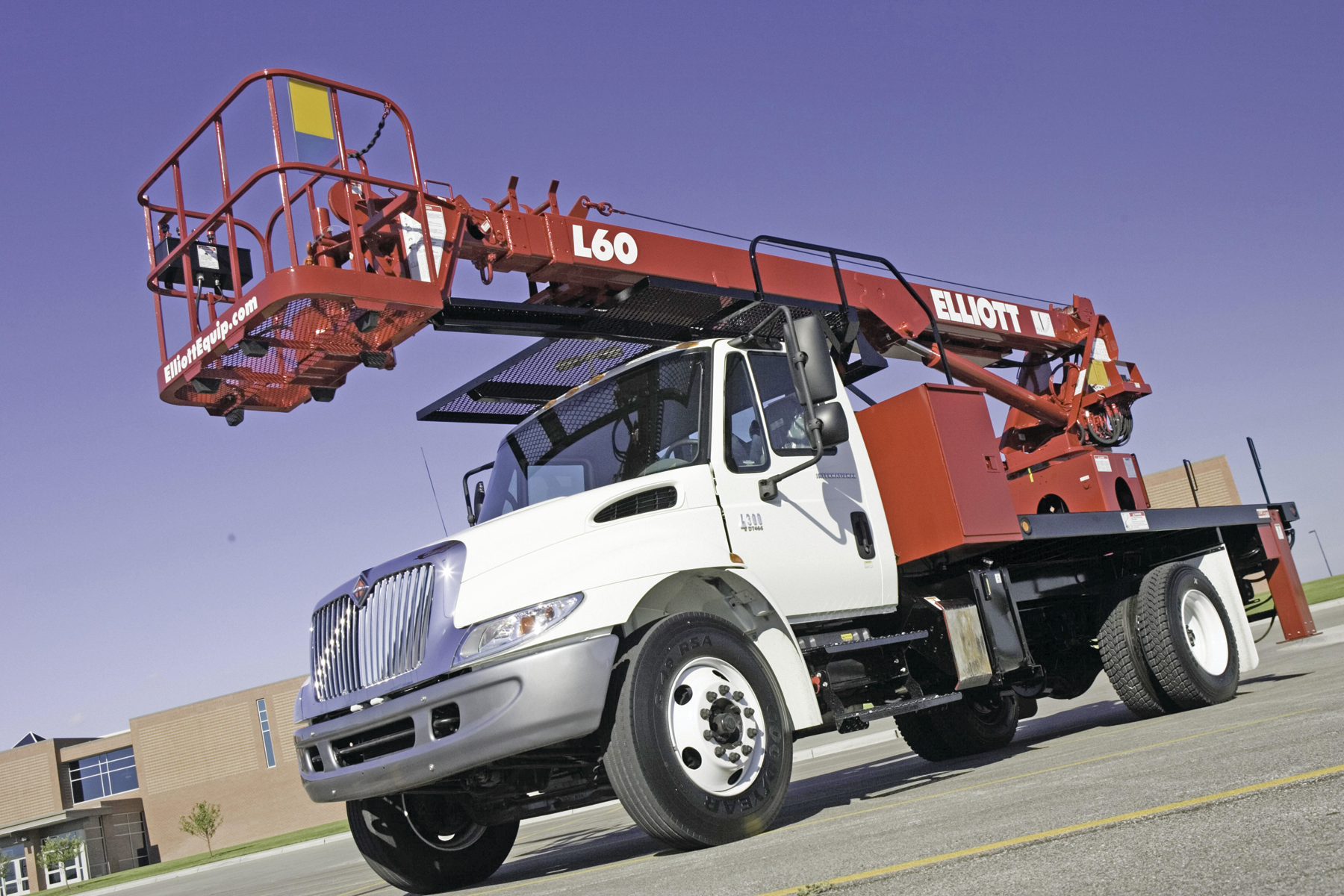 L60aerialworkplatformandcrane 10127332