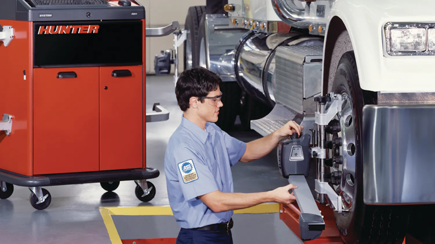 Maintainance Alignment Series 811T Heavy-Duty Alignment System | Fleet Maintenance