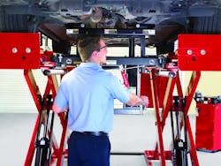 This drive-on scissor lift is equipped with additional lighting and air jacks, two very handy options which greatly increase the utility of the lift. This drive-on scissor lift is equipped with additional lighting and air jacks, two very handy options which greatly increase the utility of the lift.