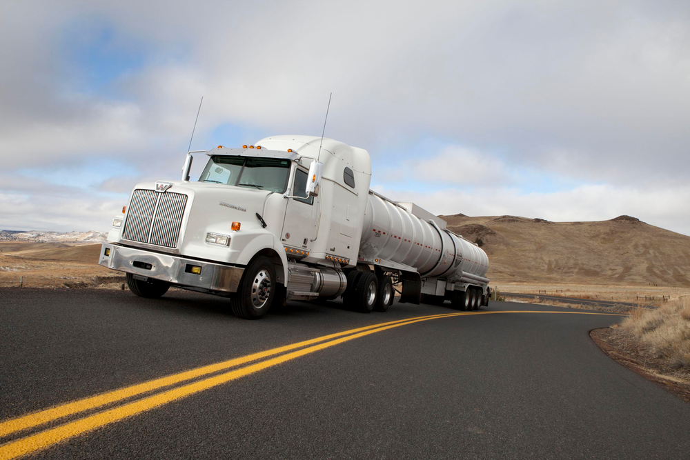 Western Star&rsquo;s lightweight spec options, ideal for liquid and dry bulk applications, help increase payload capacity and improve fuel efficiency.