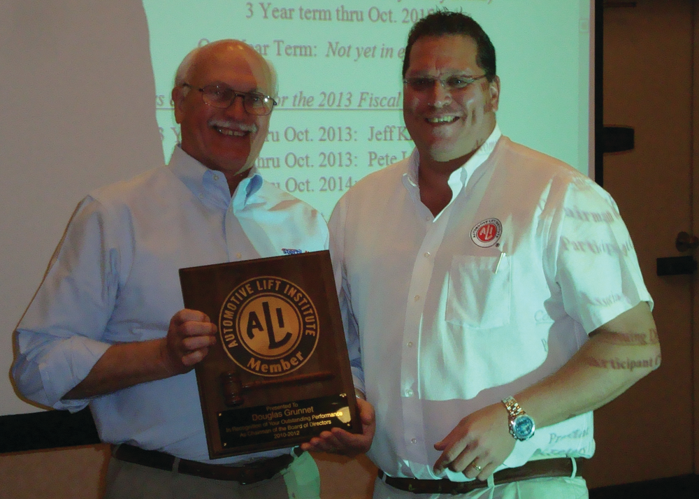 ALI President R.W. (Bob) O&rsquo;Gorman, right, presents a service plaque to outgoing ALI Chairman Douglas Grunnet at the organization&rsquo;s recent annual meeting.