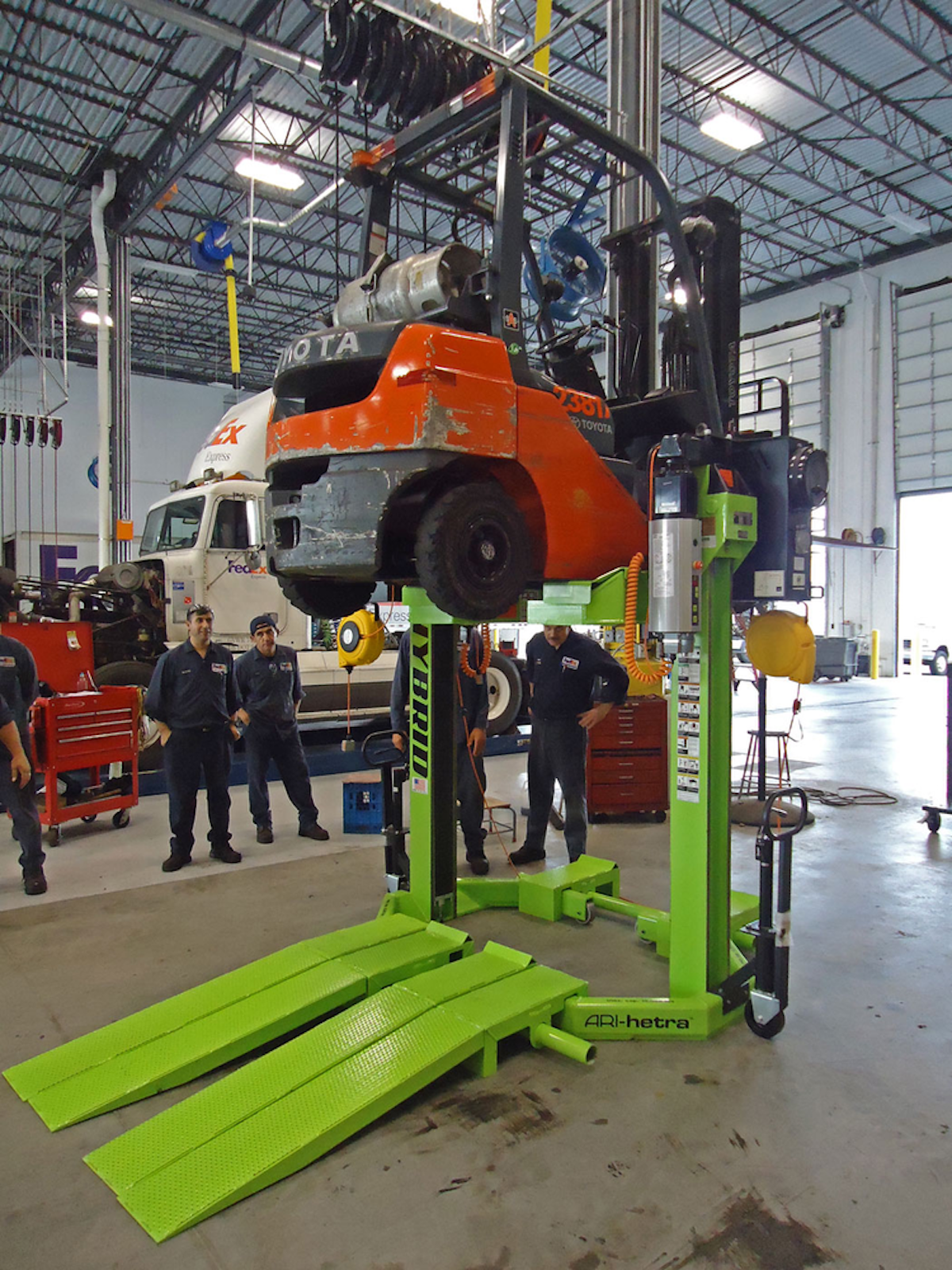 Patent for hybrid batterypowered heavy vehicle lift system awarded to