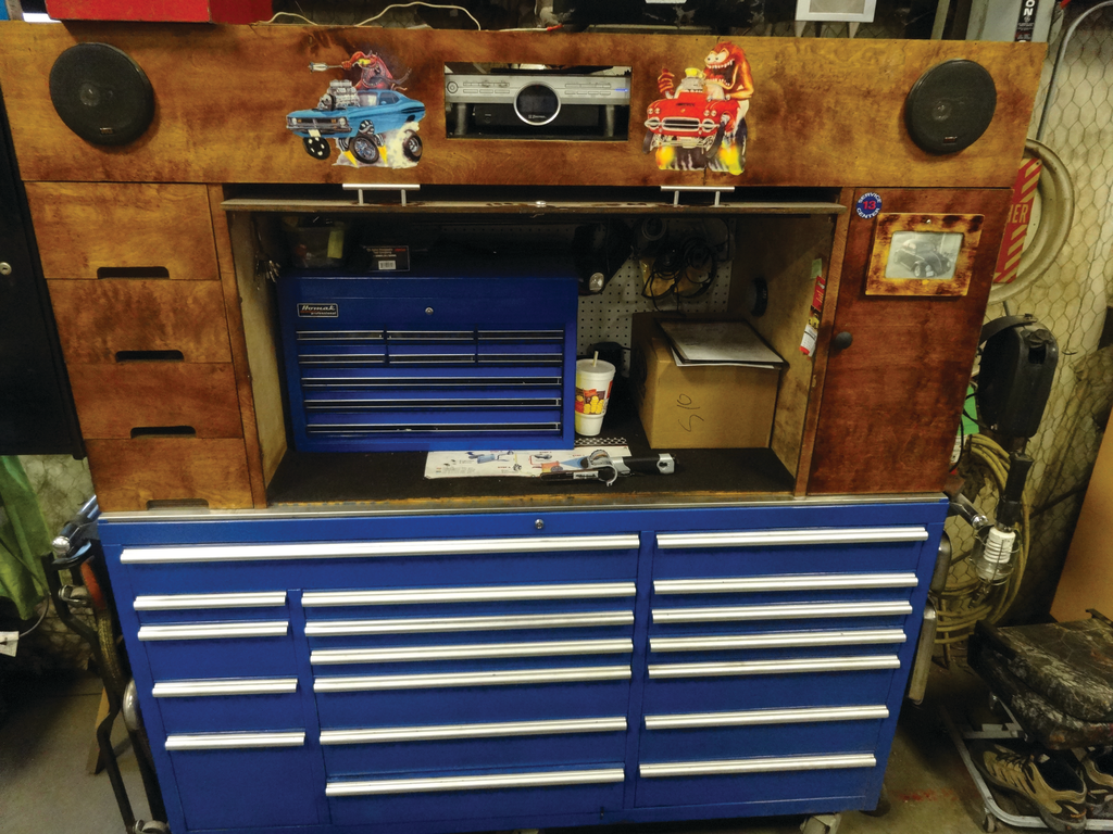 Don Sutton designed a wood cabinet to provide additional storage space for his Mountain toolbox.