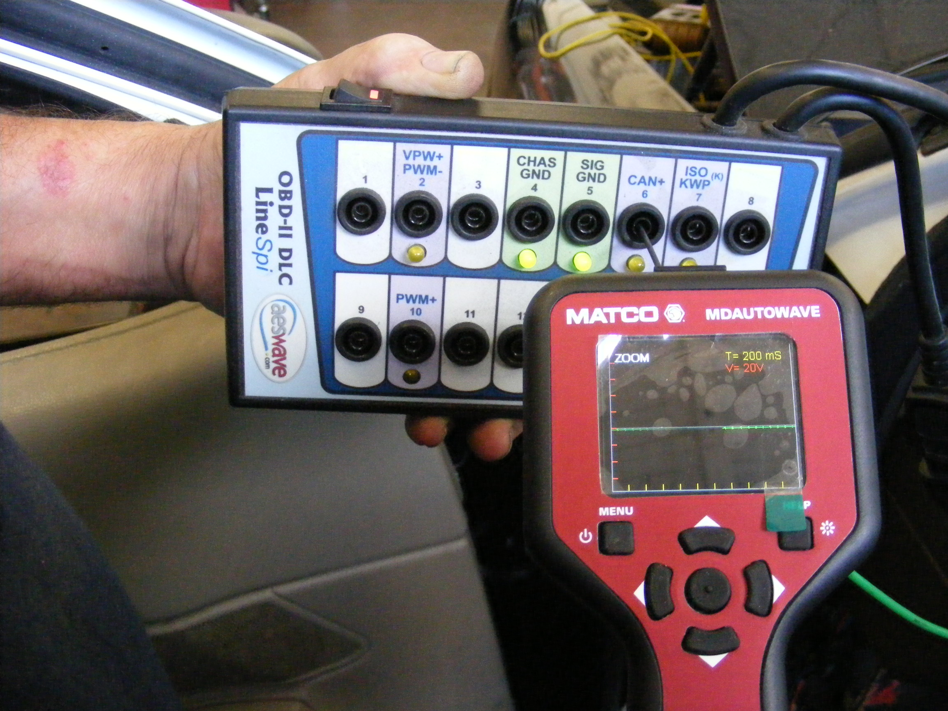 To check for communication on the CAN Data lines, in this case pins 6 and 14 of the DLC, use the AESWave LineSpi Breakout Box and the Matco MDAutowave waveform viewer.