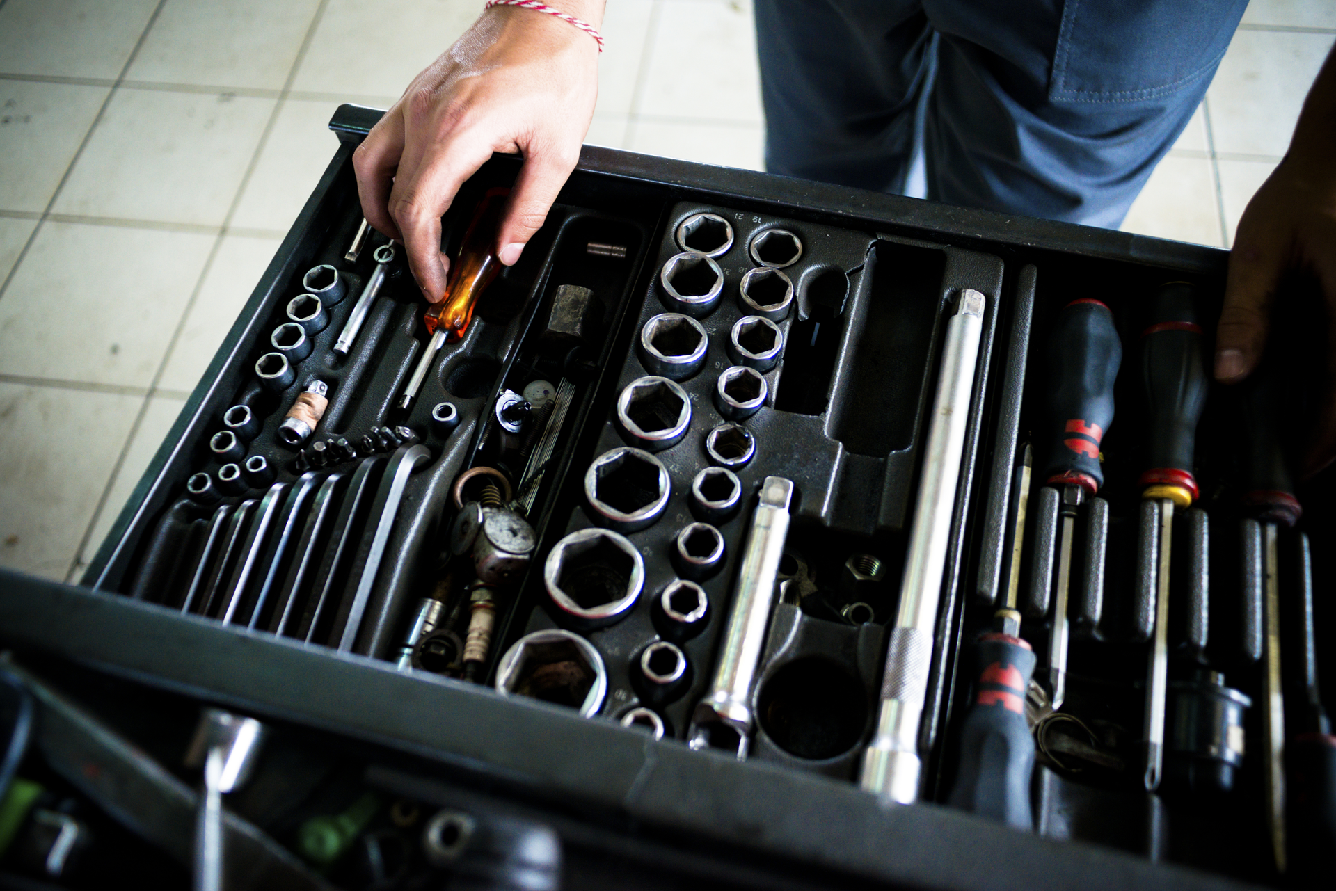 When tools and equipment are properly organized and easy to find, technicians don&rsquo;t waste looking for them.