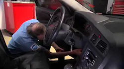 VIDEO: Snap-on Lithium Ion Compact Engine Starter