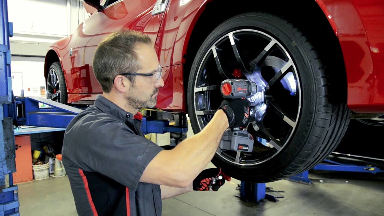 VIDEO: W5132 3/8' Cordless Impact Wrench Review - Automotive Master Technician