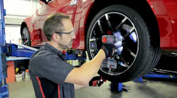 VIDEO: W5132 3/8' Cordless Impact Wrench Review - Automotive Master Technician