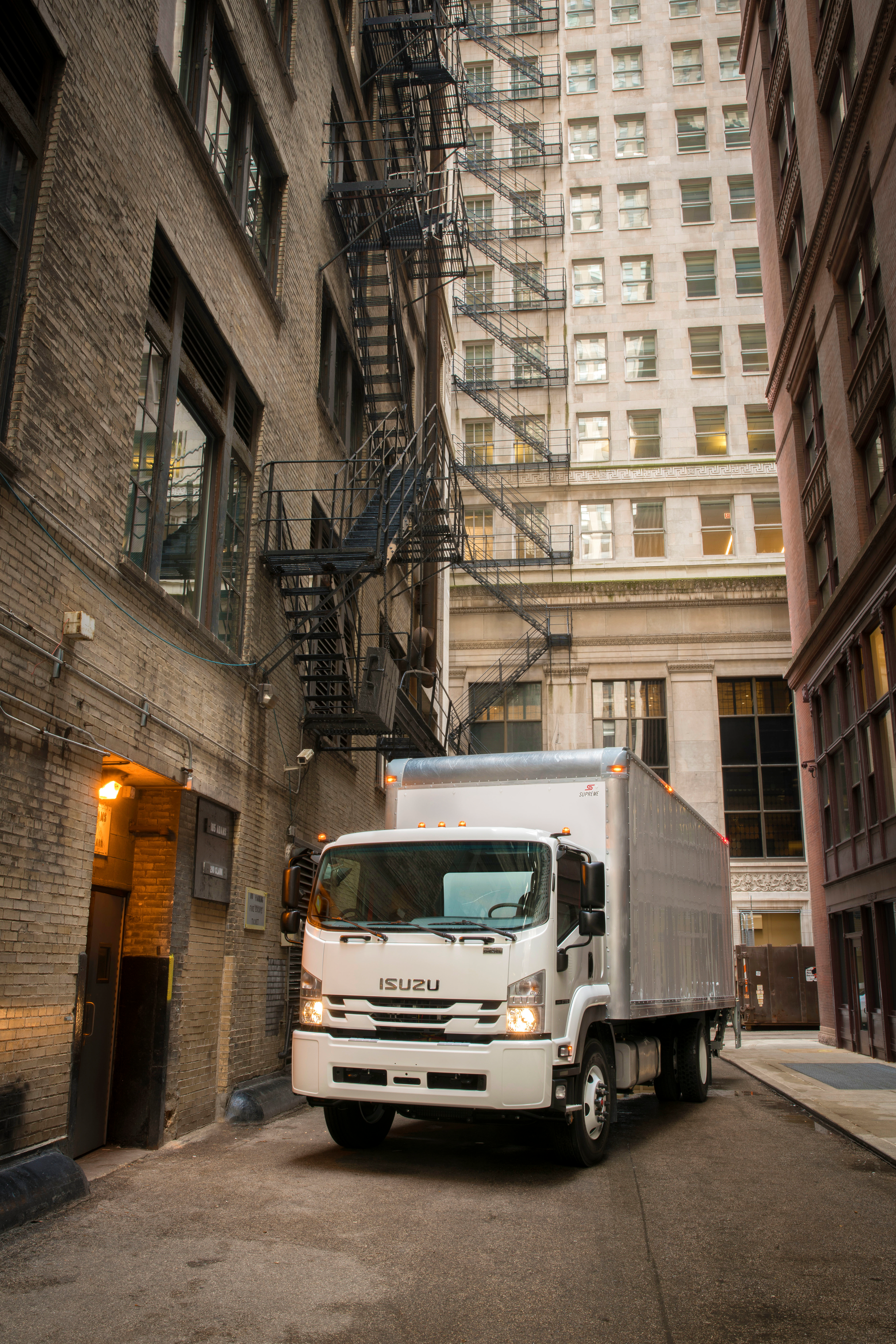 Ftr Chicago Alley 582b925469319