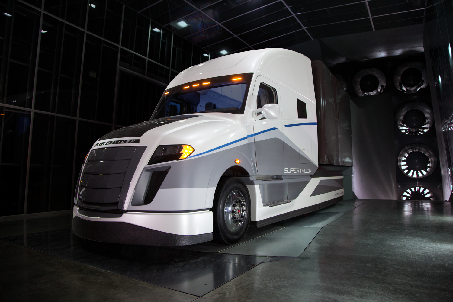 Daimler Trucks is one of five heavy duty truck manufacturers to participate in the SuperTruck II program.