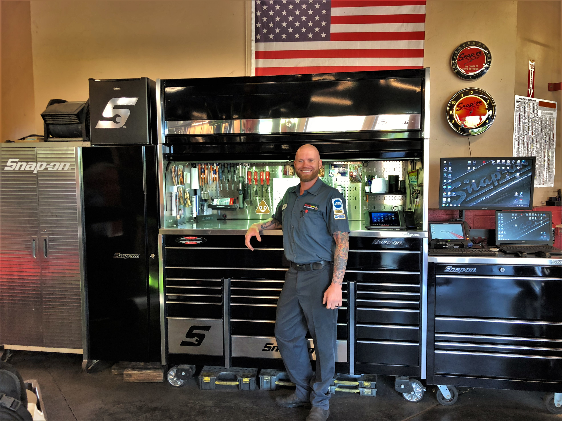 This Snap-on KRL Series 1023 Roll Cab toolbox is 11' 4' long, 7' 4' high, 29' deep.