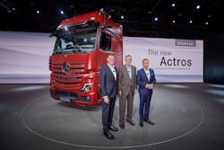 Left to right: Till Oberwoerder, Head of Daimler Buses and CEO of EvoBus; Martin Daum, Member of the Board of Management of Daimler AG, responsible for Daimler Trucks & Buses; Stefan Buchner, Member of the Divisional Board Daimler Trucks & Head of Mercedes-Benz Trucks Left to right: Till Oberwoerder, Head of Daimler Buses and CEO of EvoBus; Martin Daum, Member of the Board of Management of Daimler AG, responsible for Daimler Trucks & Buses; Stefan Buchner, Member of the Divisional Board Daimler Trucks & Head of Mercedes-Benz Trucks