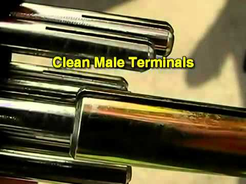 VIDEO How to clean trailer connectors using the IPA Tools 8024 7 Round