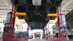 Some manufacturers, including Mohawk, offer 22” lifting forks which raise both dual tires on a dually truck.