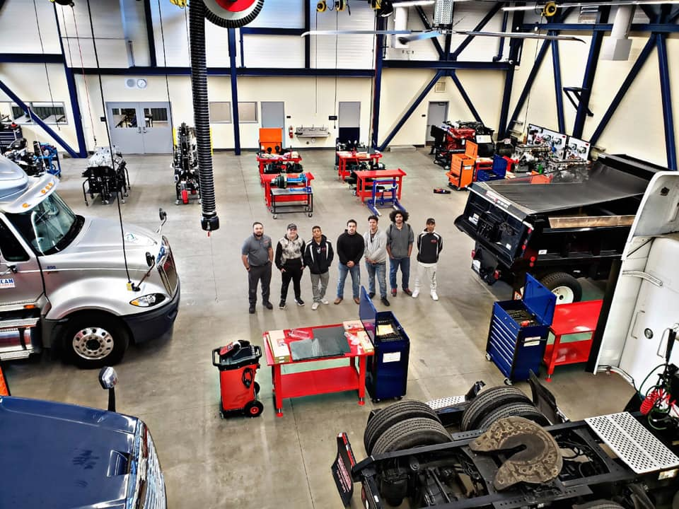 As an organization looking to hire top talent, fleets must be prepared to provide potential hires a list of benefits as to why the technician should work for them.