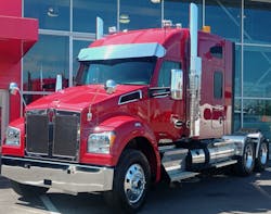 Kenworth T880S 76” mid-roof sleeper. Kenworth T880S 76” mid-roof sleeper.