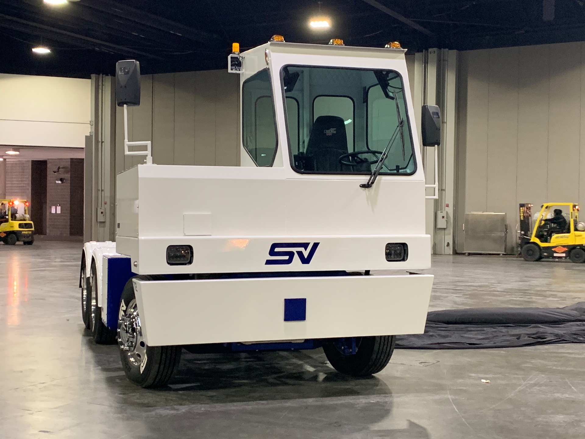 Dana unveils full electric terminal tractor, announces partnerships with truck OEs to provide