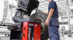 Hunter’s ForceMatch HD Wheel Balancer features SmartWeight technology and full diagnostic capabilities. Hunter’s ForceMatch HD Wheel Balancer features SmartWeight technology and full diagnostic capabilities.