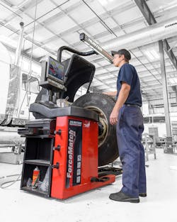 Hunter’s ForceMatch HD Wheel Balancer features SmartWeight technology and full diagnostic capabilities. Hunter’s ForceMatch HD Wheel Balancer features SmartWeight technology and full diagnostic capabilities.