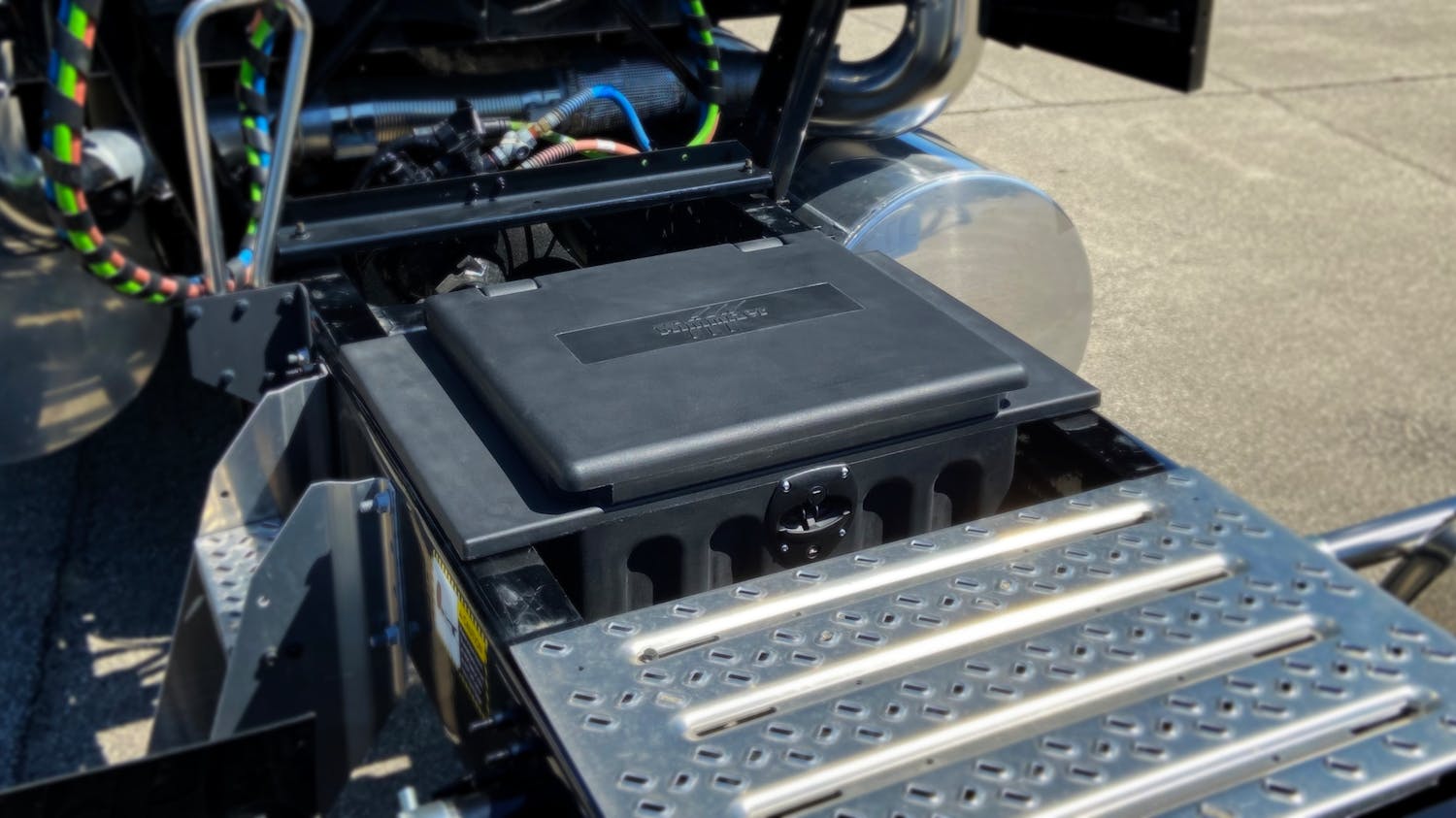 Minimizer in frame tool box Clearance