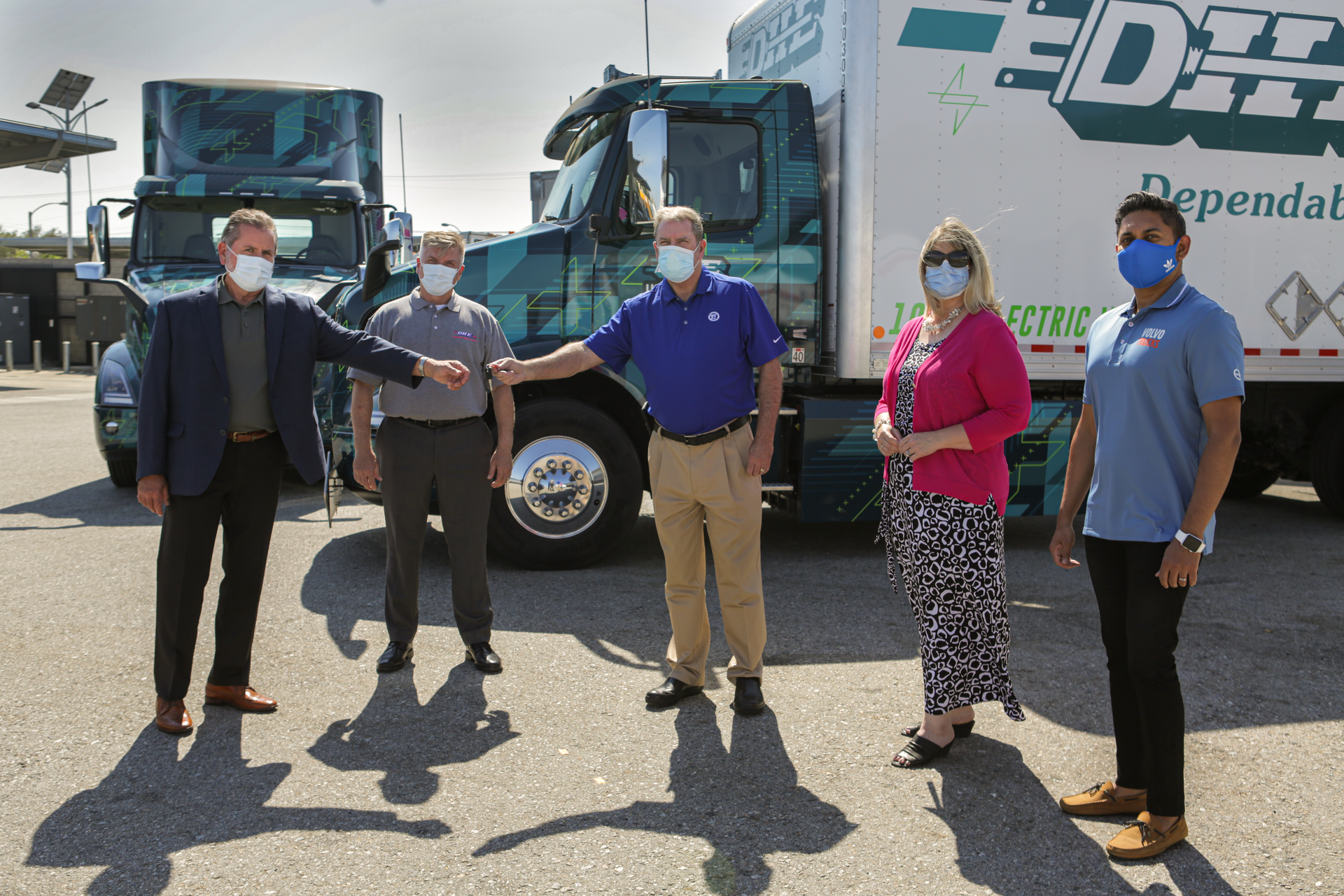 General Manager of Volvo Trucks North America&rsquo;s TEC Equipment dealership, Mike Reardon, hands over the keys to the first Volvo VNR Electric Class 8 truck models to Joe Finney with Dependable Highway Express. From left to right: Joe Finney, chief operating officer, Dependable Highway Express; Troy Musgrave, director of process improvement, Dependable Highway Express; Mike Reardon, general manager, TEC Equipment; Janice Rutherford, County Supervisor, San Bernardino County and South Coast Air Quality Management District board member; Aravind Kailas, advanced technology policy director, Volvo Group North America.