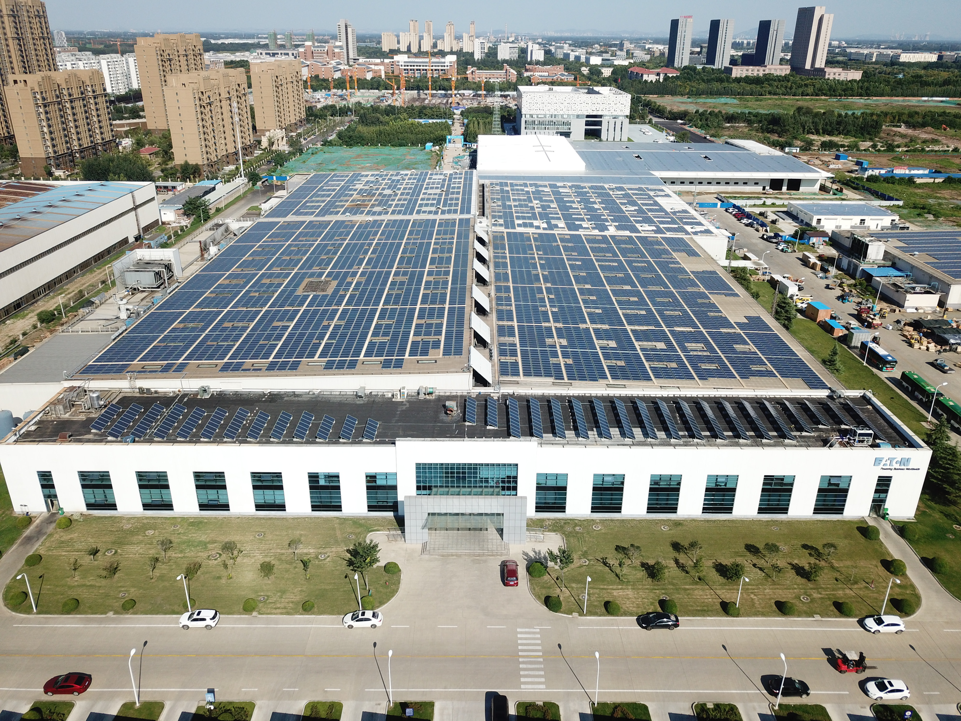Eaton&rsquo;s Vehicle Group site in Jining, China, installed a solar roof to generate electricity for the facility.