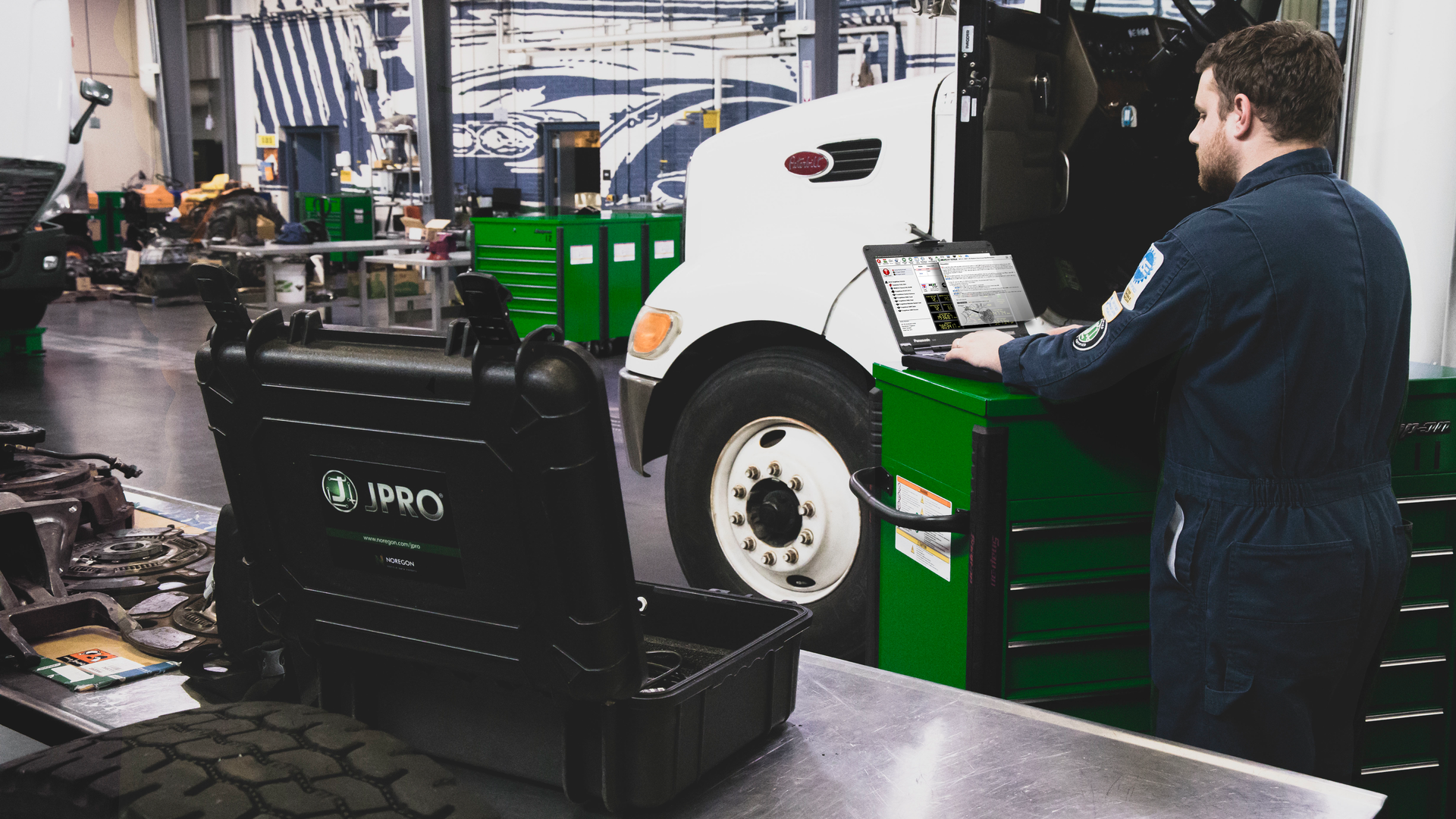 In an industry where technological advances are being kicked into hyperdrive, A-level technicians need the right blend of knowledge, skills, and cutting-edge diagnostic tools.