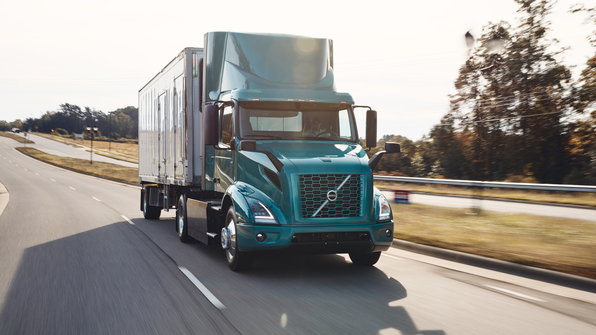 Volvo Vnr Electric 4x2 With Reefer Trailer Passenger Side View On The Road 5fca30ee81bf0 5fca434e66cee