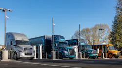 Daimler Freightliner E Cascadia E M2 Thomas Built Electric Island 60acf051a4570