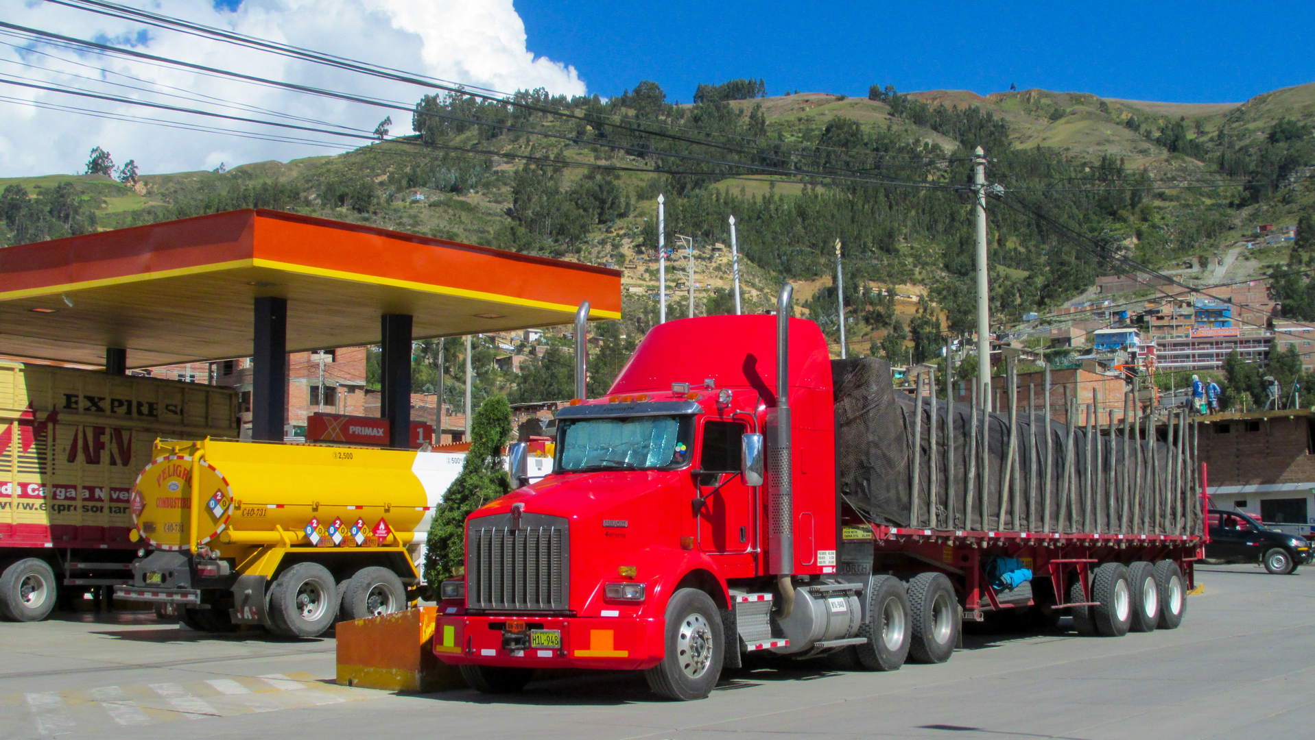 Kw Truck Gas Station Yurasova Dreamstime 60c9ff906f0e0