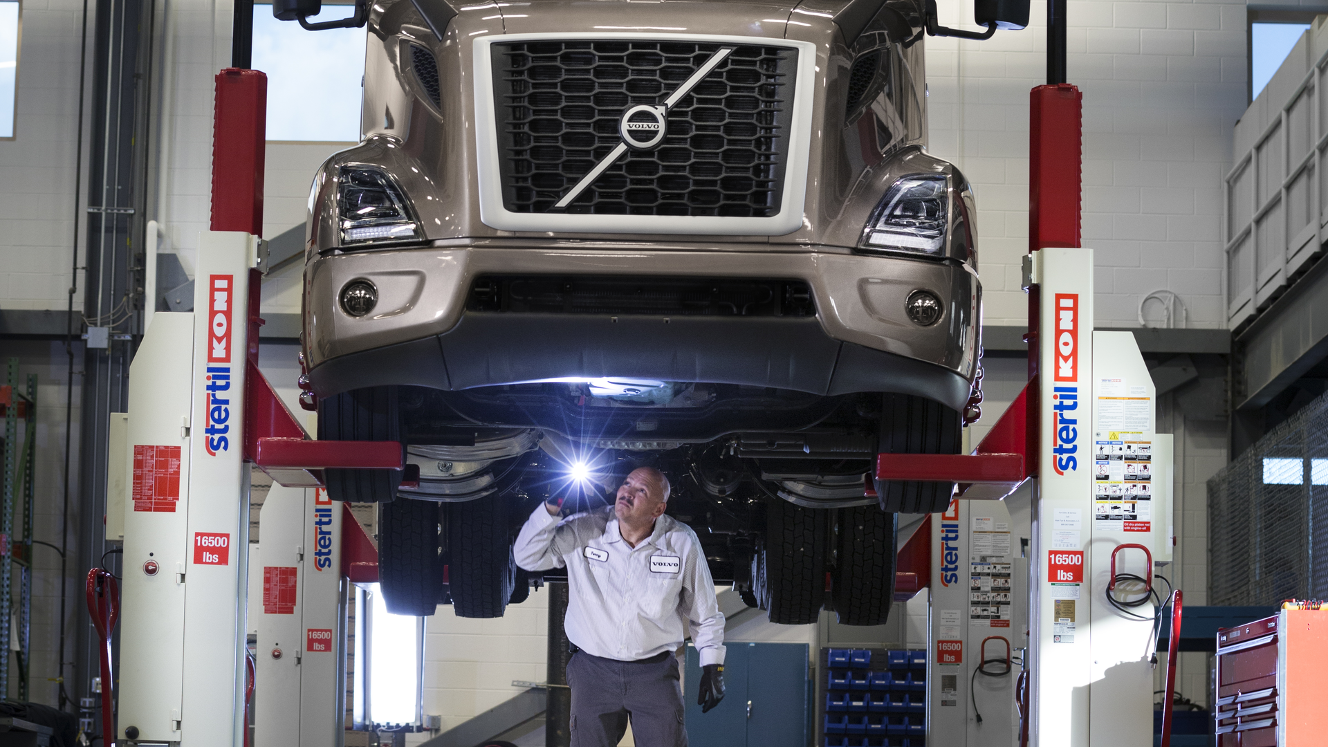 Volvo Trucks Service Technician Maintenance 60fae319c94b8