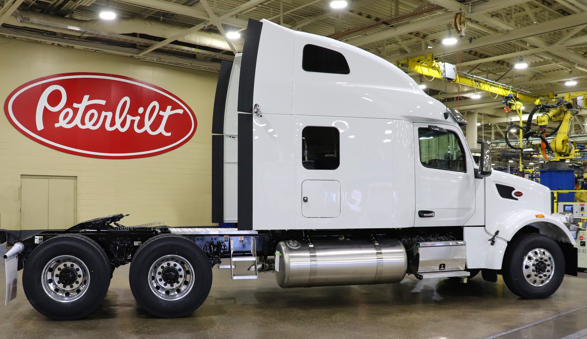 Peterbilt Model 567 Ultra Loft 2 60b79edaf2c0a