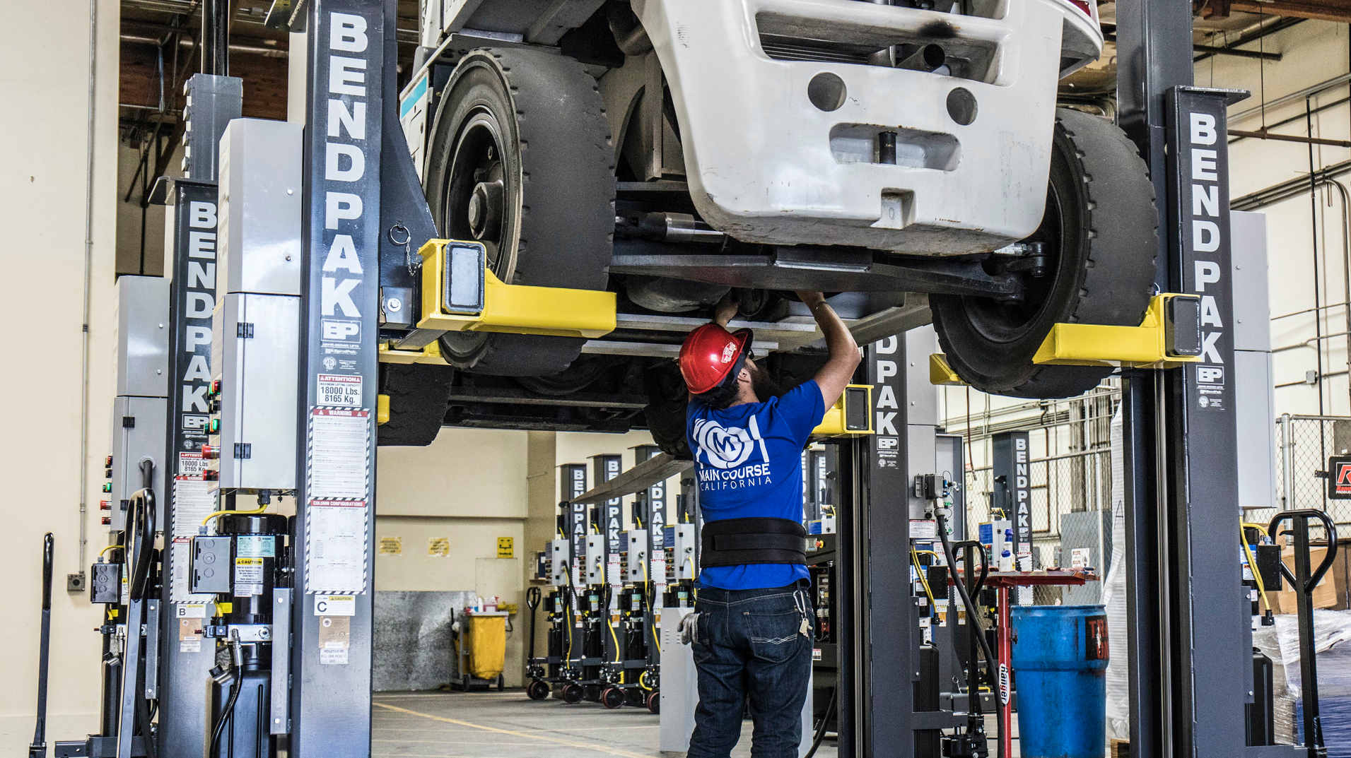 Bend Pak Mobile Columns In Use 6164367b73e3f