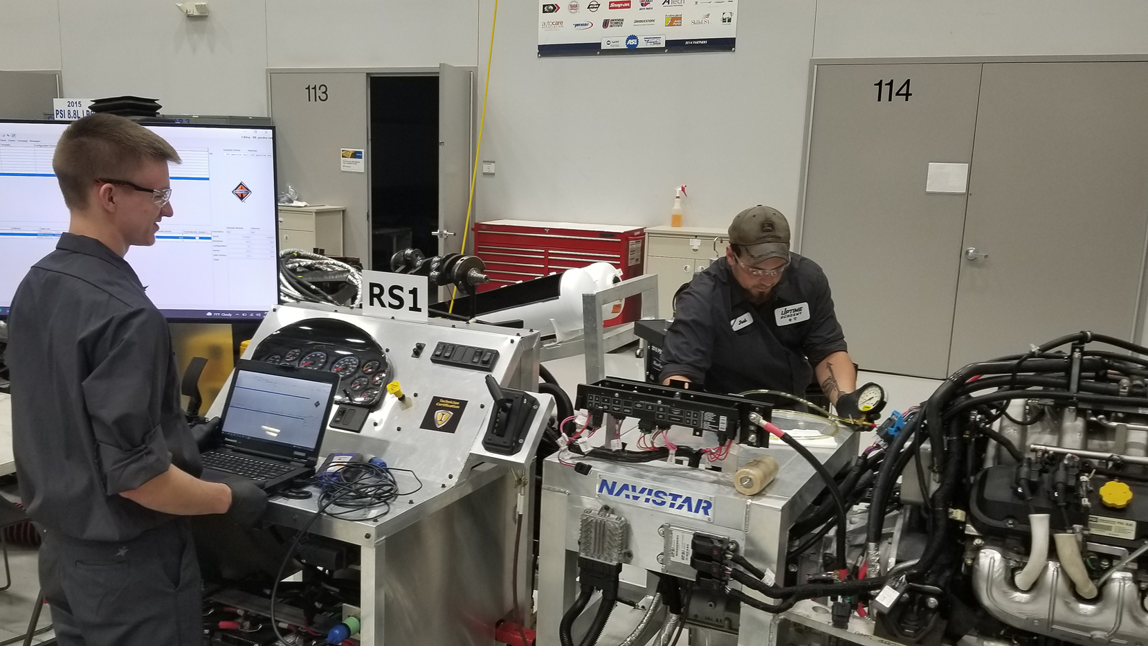 Nav Apprentice Techs Engine Ic Bus 1 Web 618d3b70ce5cb