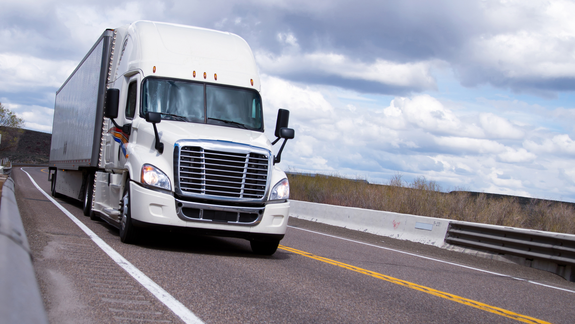 White Truck 72813043 Vitpho Dreamstime 61a4f75f65459