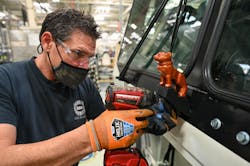 A copper-colored Bulldog hood ornament signifies Mack's fully electric drivetrain. A copper-colored Bulldog hood ornament signifies Mack's fully electric drivetrain.