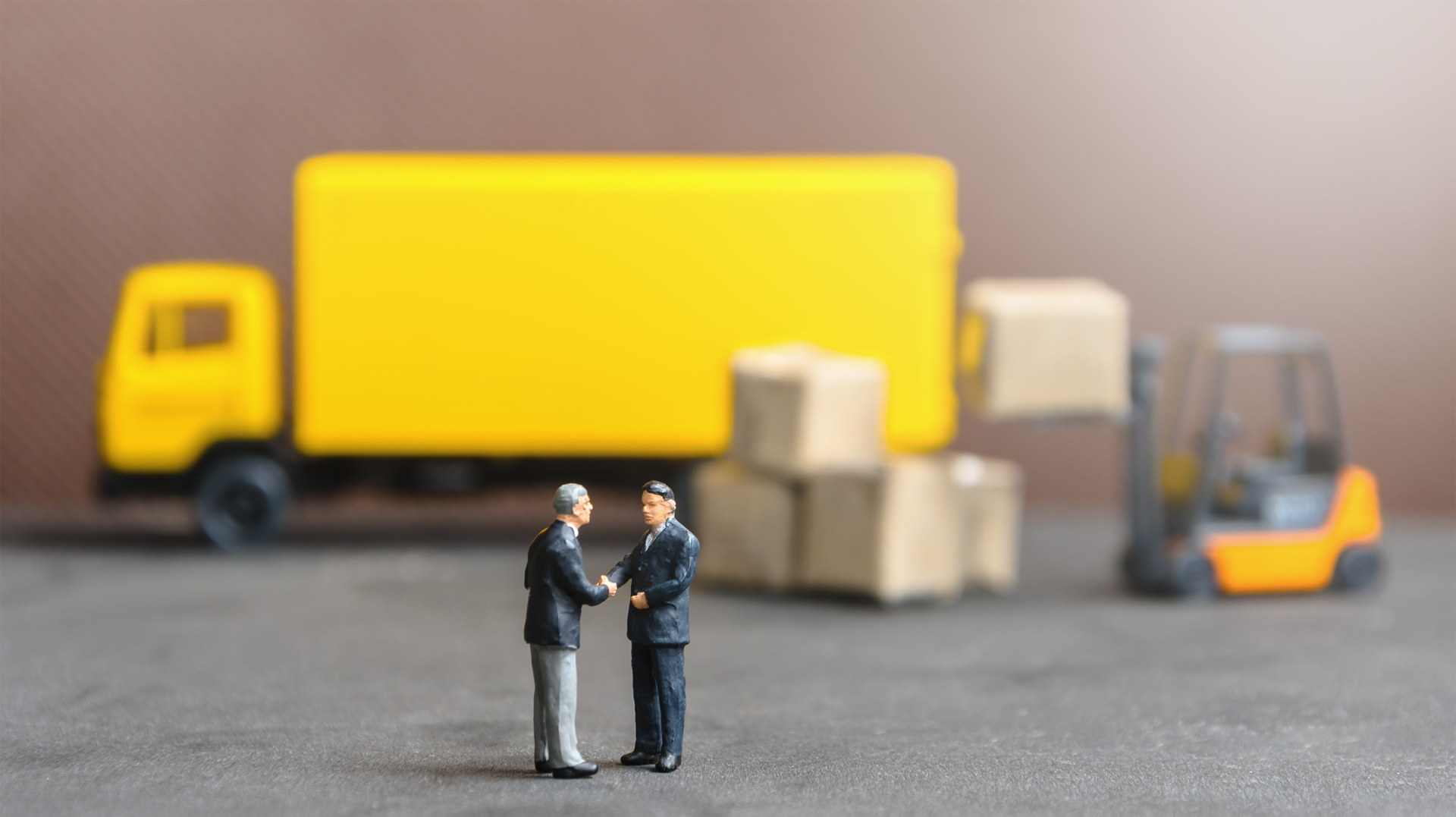 109528354 Boydz1980 Dreamstime Truck Handshake