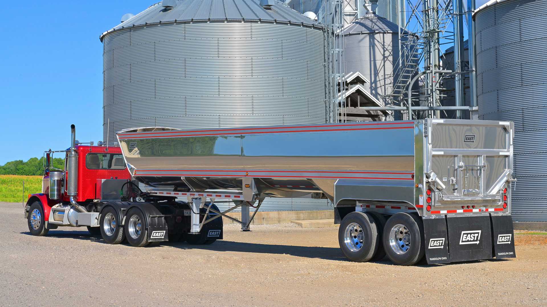 East Manufacturing reveals lightweight round bottom trailer Fleet