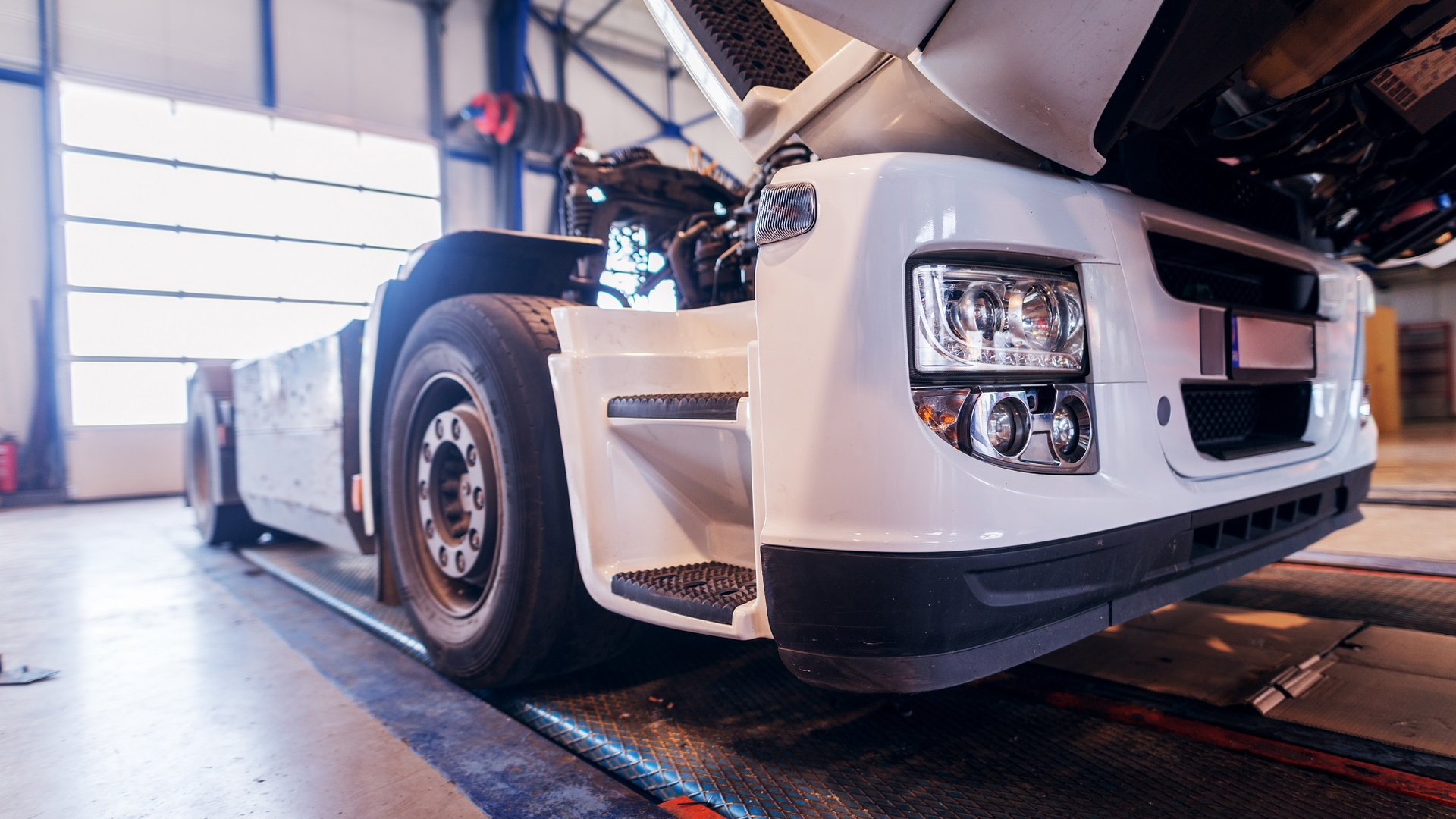 Commercial Vehicle In Workshop Reduced Size 626991dceae1d