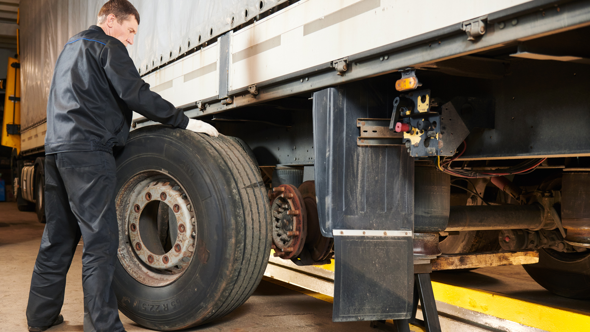 Dreamstime Xxl 161494654 Truck Mechanic Wheel 624ae772e51b2