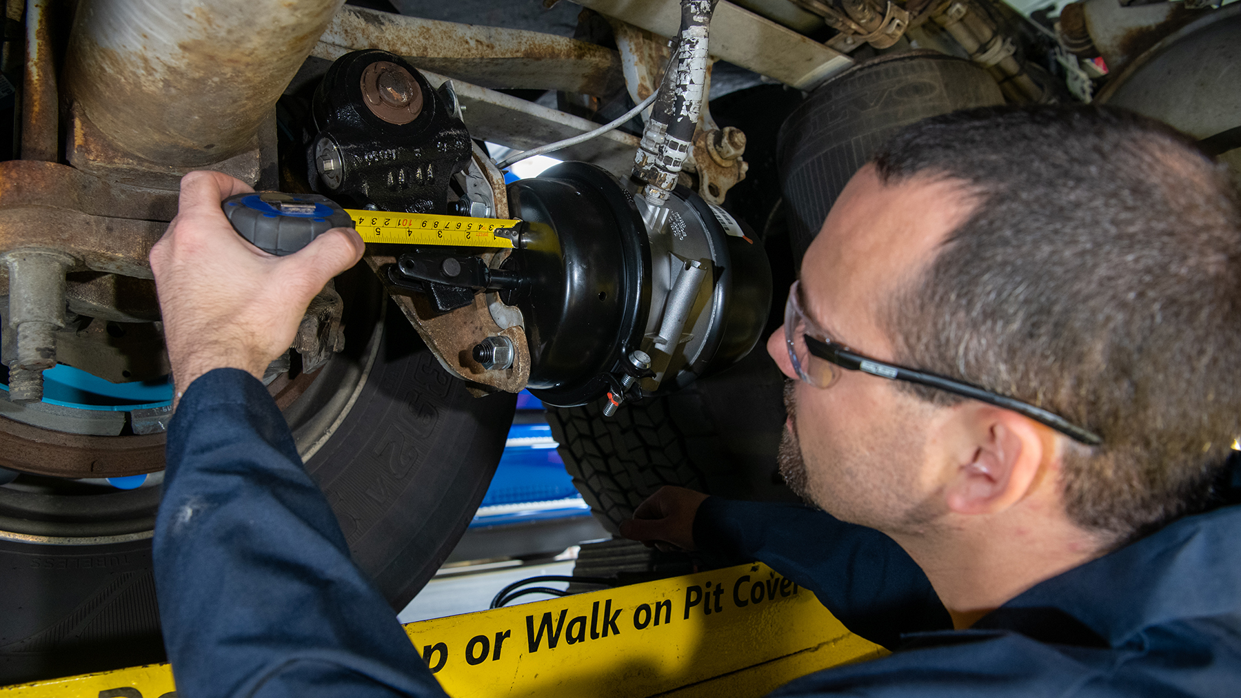 Nearly 1,300 CMVs removed from service for brake violations Fleet