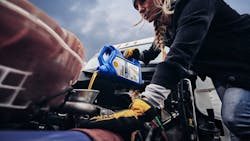 Shell Rotella T6 10 W 30 Pour Photo 63642229b89bd 6372482678c52 Shell Rotella T6 10 W 30 Pour Photo 63642229b89bd 6372482678c52