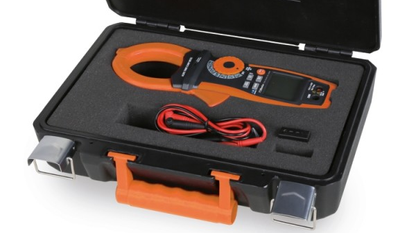 Amperometric clamp with digital multimeter and data connection