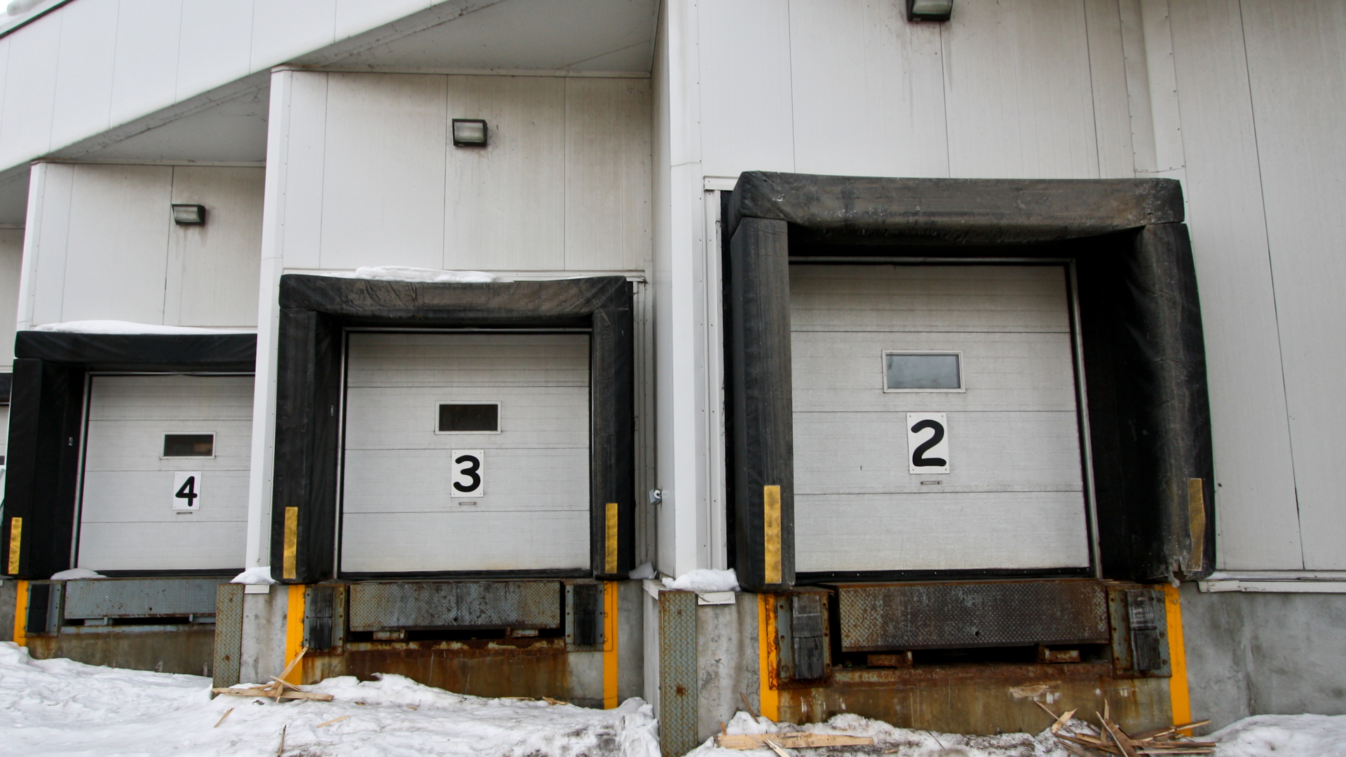 Loading Docks Dreamstime Jdazuelos 63bd751006cd1