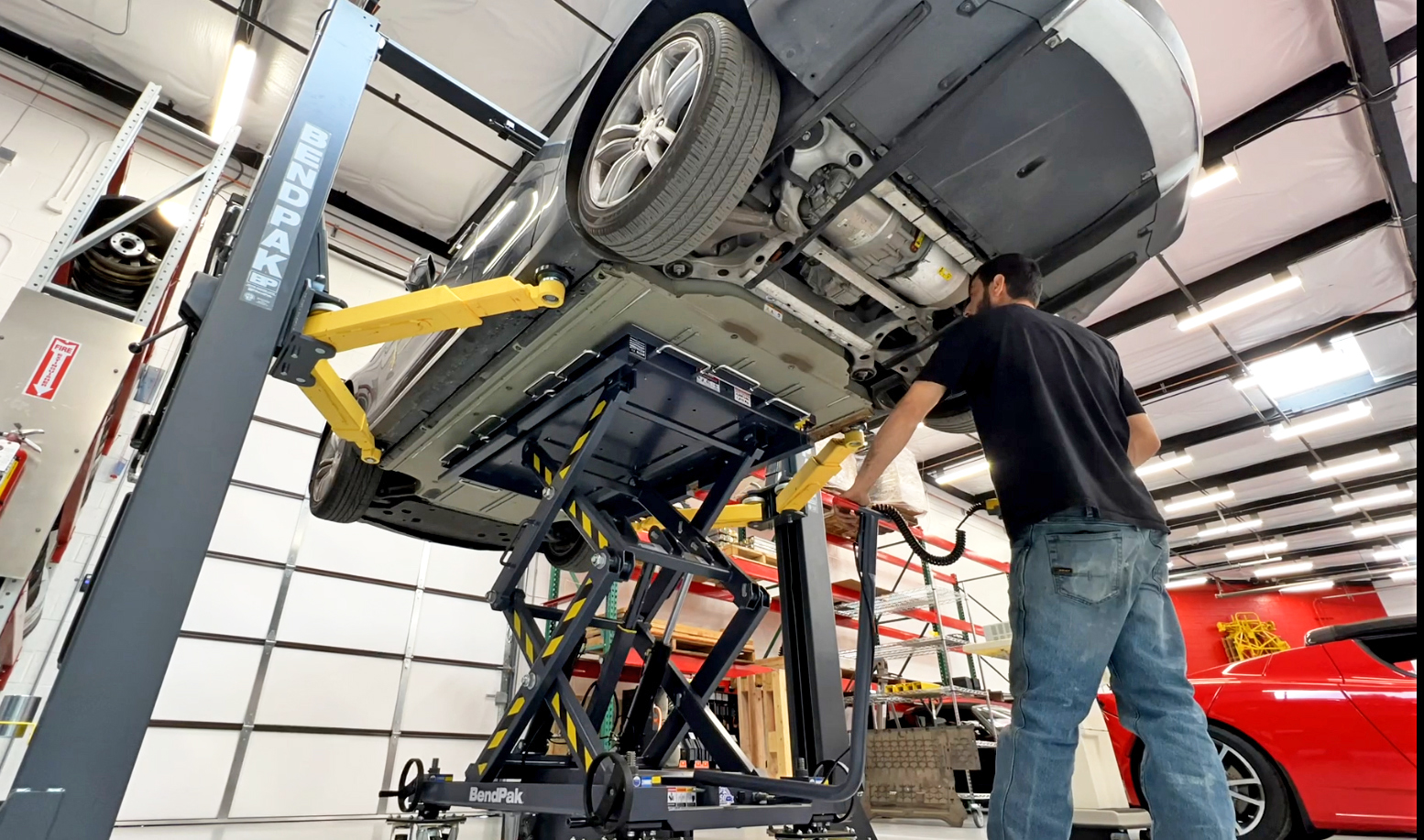 The EV4000SL has a 4,000 lb capacity and the capability to evaluate to more than 6&rsquo; in less than 20 seconds.