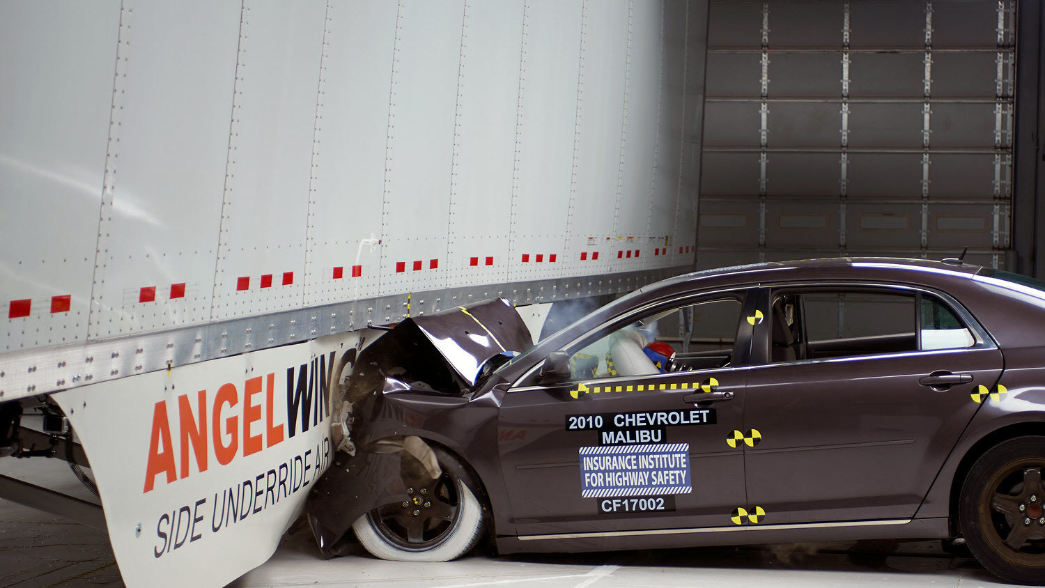 NHTSA Raises Potential Side Underride Guard Mandate | Fleet Maintenance