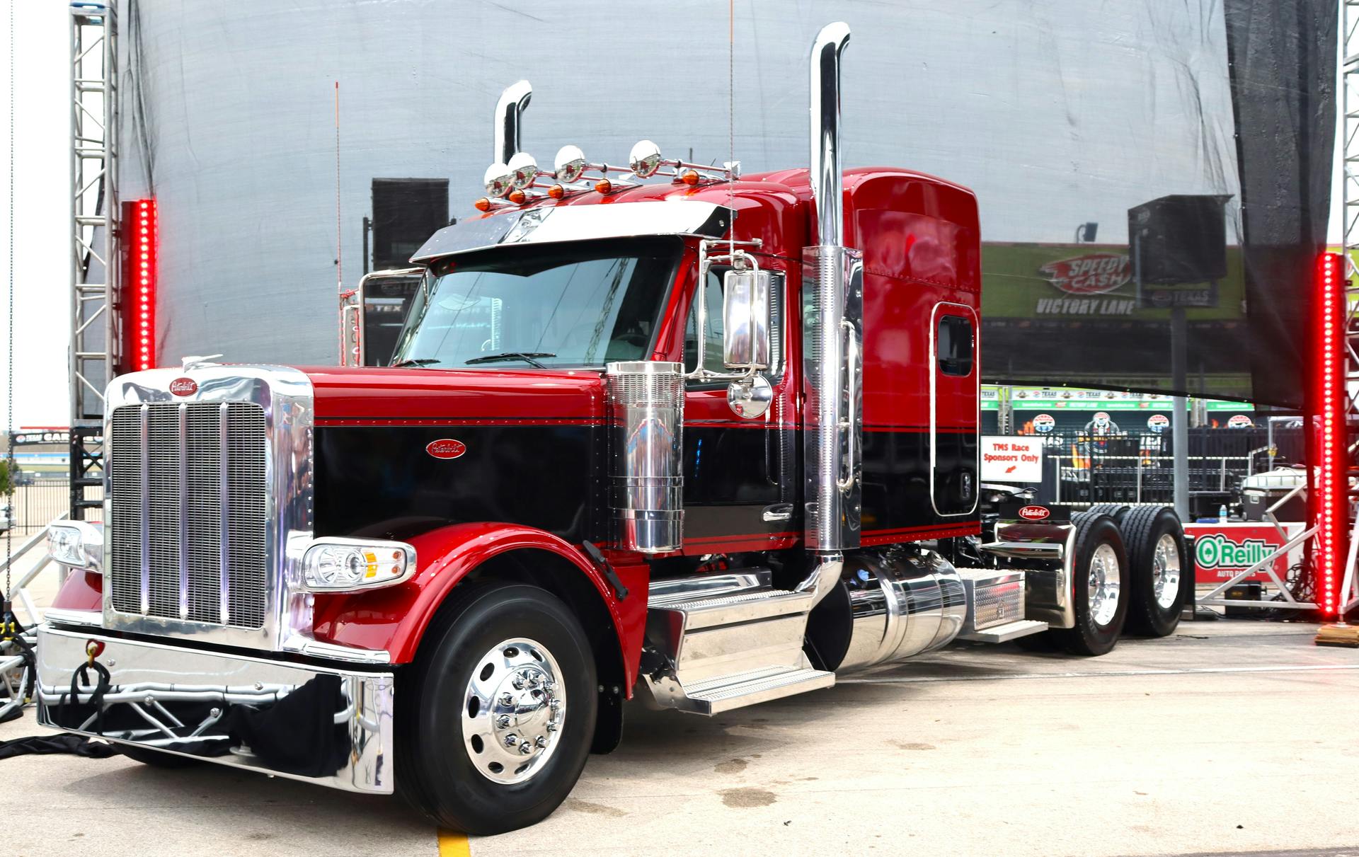 Peterbilt Model 589 first look  Fleet Maintenance