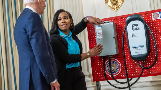 Biden Vehicle Chargers White House 648b3d5fa4c28 648b8071b02f5