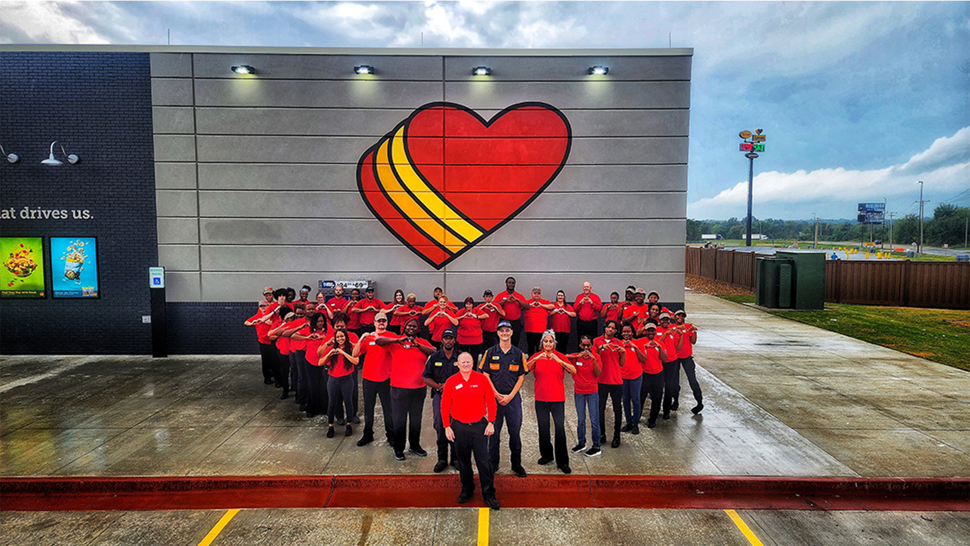 The Prescott location is open 24/7 and offers bean-to-cup gourmet coffee, brand-name snacks and Love&rsquo;s Mobile to Go Zone with today's latest technologies.